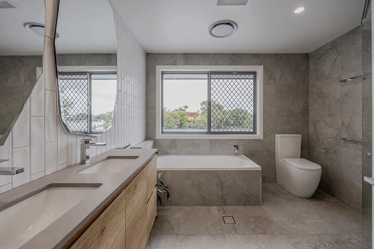 Ensuite Canal Home Renovations In Bundall